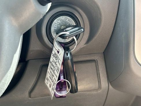 Used 2016 Nissan Frontier SV image 27