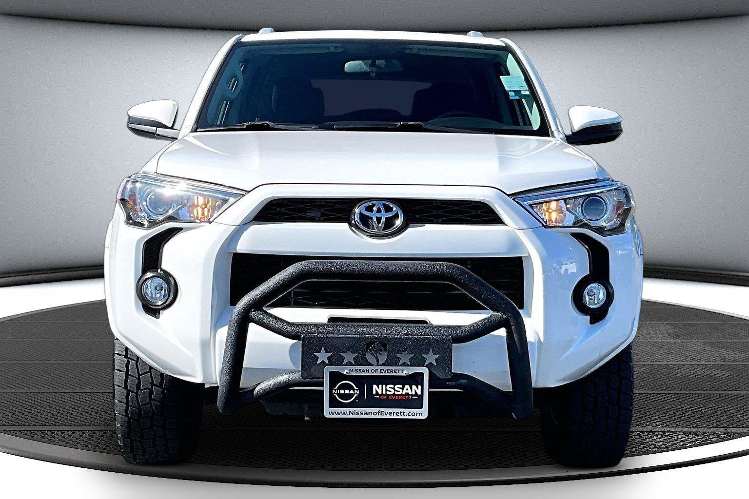 Used 2018 Toyota 4Runner SR5 AWD/4WD image 3