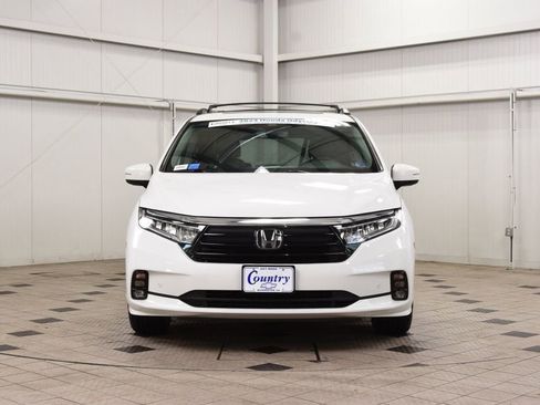 Used 2024 Honda Odyssey Touring image 2
