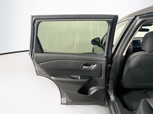 Used 2025 Nissan Rogue SV FWD image 25