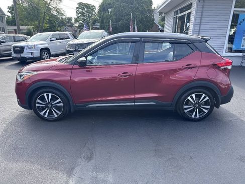 Used 2019 Nissan Kicks SR w/ SR Premium Package FWD image 8
