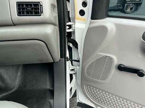 Used 1999 Ford F450 2WD Regular Cab Super Duty image 40