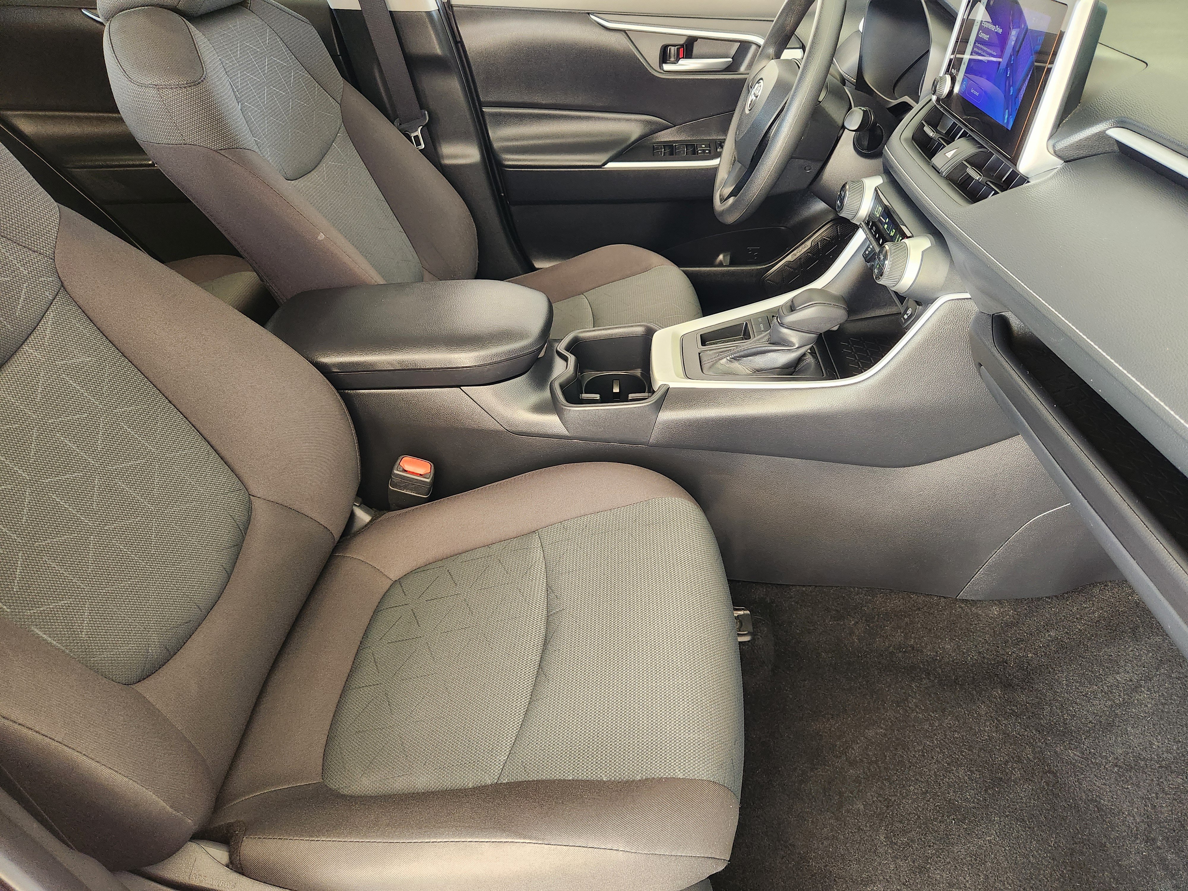 Used 2025 Toyota RAV4 XLE FWD image 15