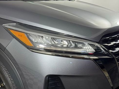 Used 2023 Nissan Kicks SR image 16