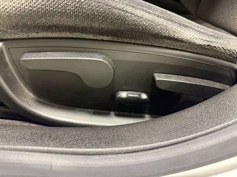 Used 2016 Chevrolet Impala LT image 10