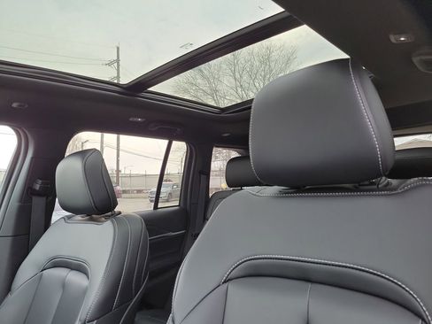 New 2026 Jeep Grand Cherokee Limited w/ Limited Altitude Package AWD/4WD image 22