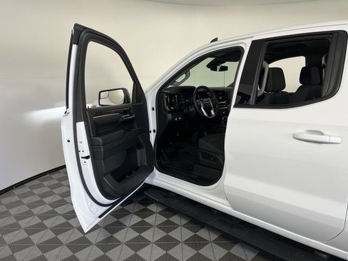 Used 2025 GMC Sierra 1500 Elevation image 13