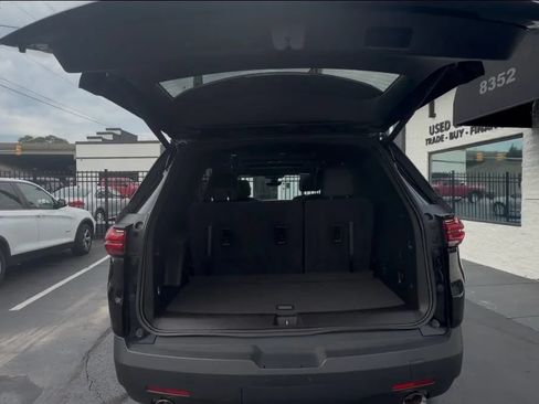 Used 2023 Chevrolet Traverse RS AWD/4WD image 9