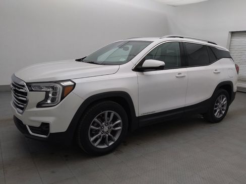 Used 2022 GMC Terrain SLT w/ Tech Package image 2