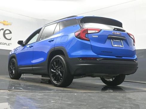 Used 2024 GMC Terrain SLE w/ Driver Convenience Package image 5