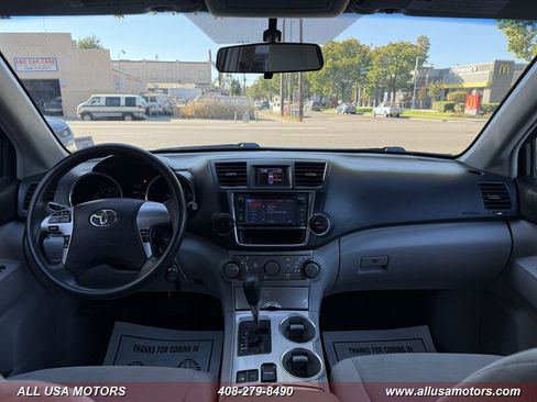 Used 2013 Toyota Highlander Plus AWD/4WD image 33