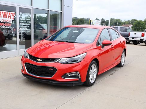 Used 2017 Chevrolet Cruze LT w/ Convenience Package FWD image 6
