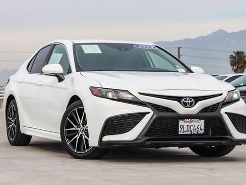 Used 2023 Toyota Camry SE image 2