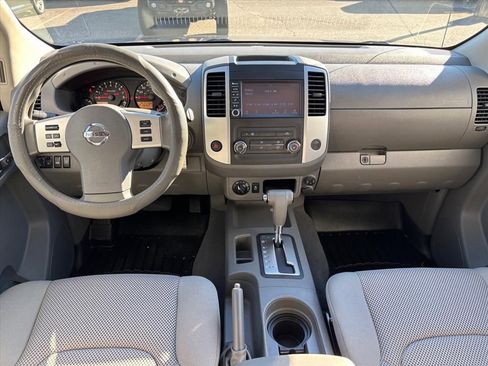 Used 2019 Nissan Frontier SV image 4