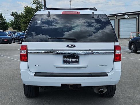 Used 2016 Ford Expedition XLT w/ Equipment Group 202A RWD image 4