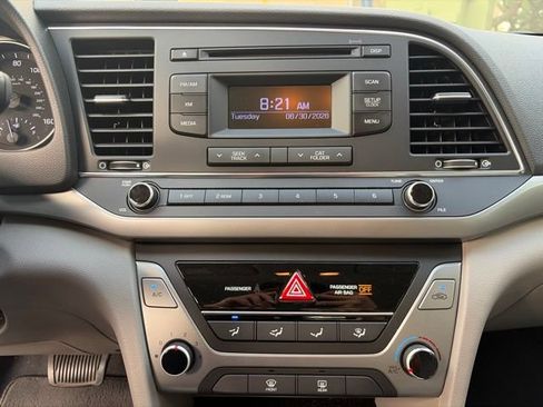 Used 2017 Hyundai Elantra SE FWD image 12