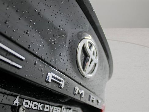 Used 2021 Toyota Camry SE image 32