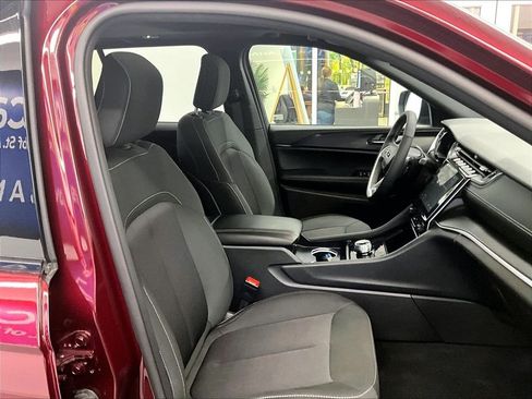 Used 2025 Jeep Grand Cherokee Laredo X w/ Luxury Tech Group I AWD/4WD image 11