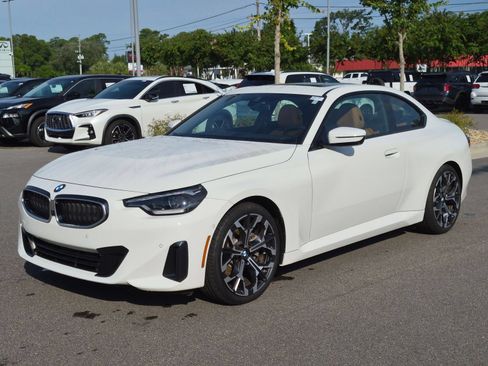 Used 2025 BMW 230i xDrive Coupe w/ Convenience Package AWD/4WD image 7