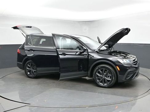 Used 2023 Volkswagen Tiguan SE FWD image 44