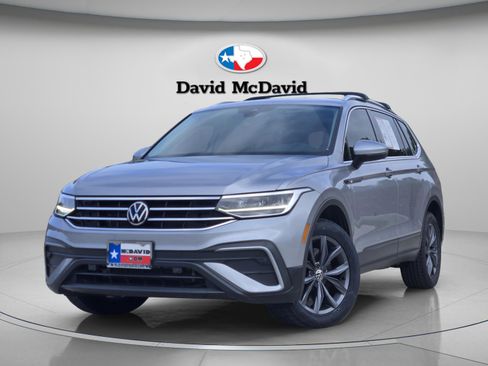 Used 2022 Volkswagen Tiguan SE image 1