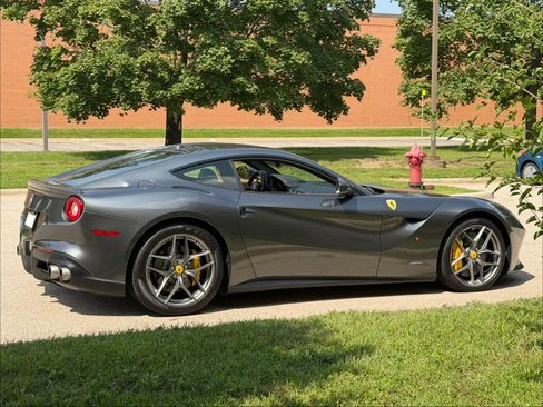 Used 2015 Ferrari F12 Berlinetta RWD image 10