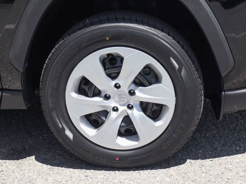 Used 2021 Toyota RAV4 LE AWD/4WD image 41
