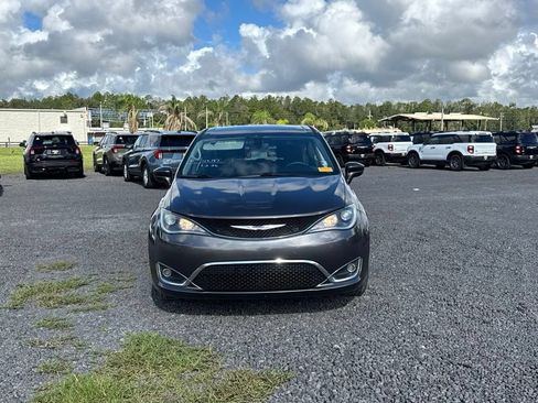 Used 2020 Chrysler Pacifica Touring FWD image 8