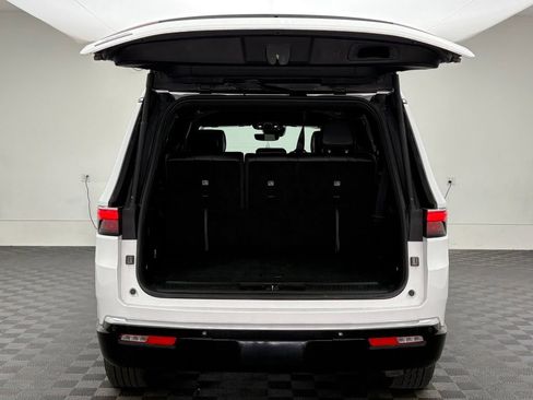 Used 2023 Jeep Wagoneer 4WD image 9
