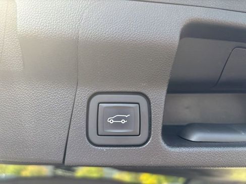 Used 2023 GMC Acadia SLT image 8