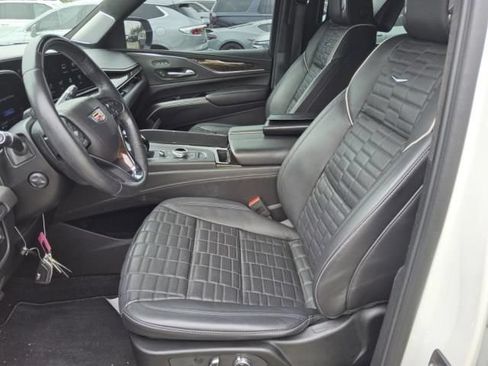 Used 2024 Cadillac Escalade Sport Platinum RWD image 4