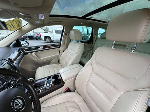 Used 2015 Volkswagen Touareg Sport image 39