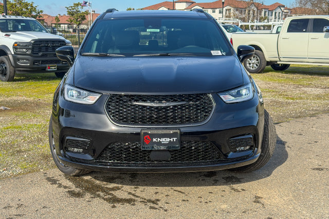 New 2026 Chrysler Pacifica Select AWD/4WD image 3