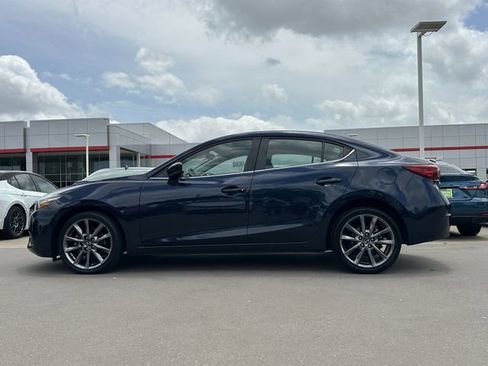 Used 2018 MAZDA MAZDA3 Touring FWD image 2