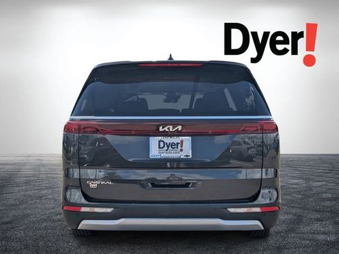 Used 2024 Kia Carnival LX FWD image 4