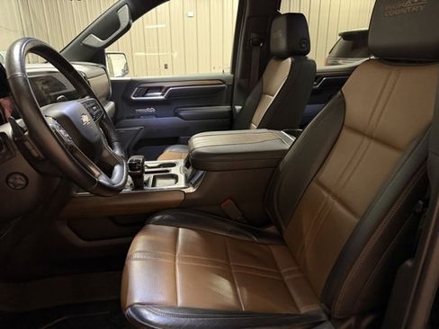 Used 2023 Chevrolet Silverado 1500 High Country w/ Technology Package image 16