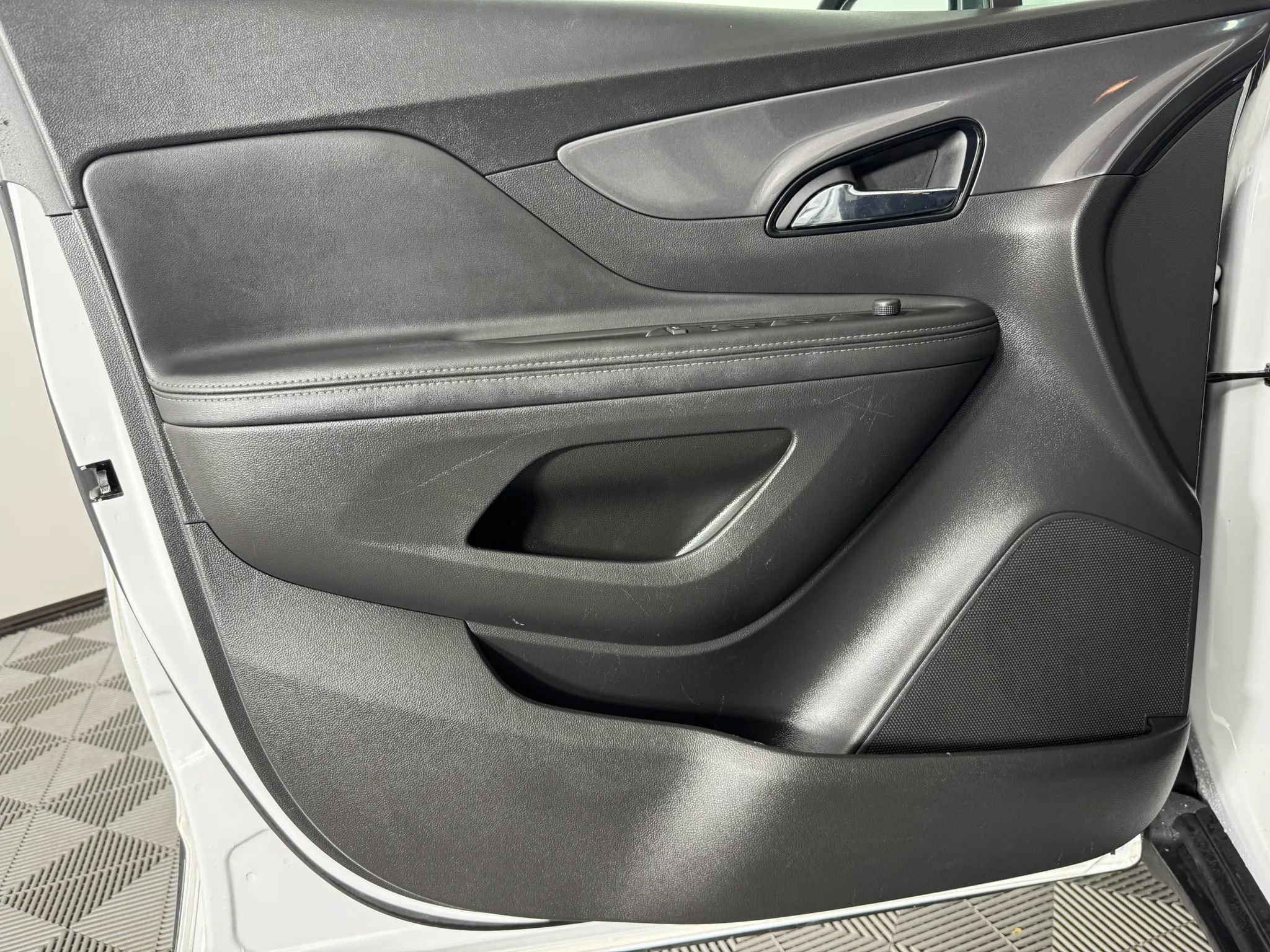 Used 2020 Buick Encore Preferred FWD image 37