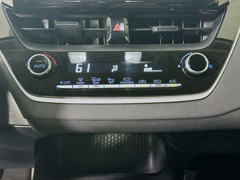 Used 2021 Toyota Corolla LE FWD image 22