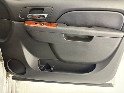 Used 2011 GMC Yukon SLE image 39