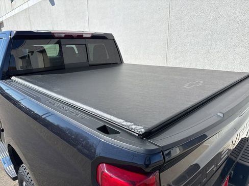 Used 2022 Chevrolet Silverado 1500 High Country w/ Z71 Off-Road Package AWD/4WD image 5