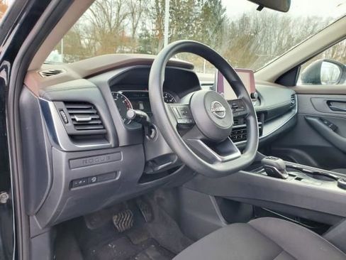 Used 2023 Nissan Rogue S image 11