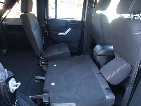 Used 2014 Jeep Wrangler Unlimited Rubicon w/ Connectivity Group AWD/4WD image 46