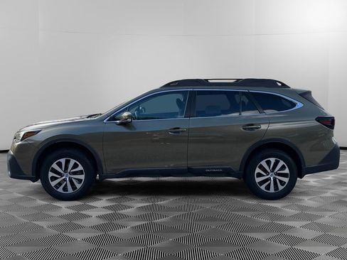 Used 2020 Subaru Outback Premium image 4