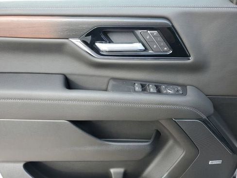New 2026 GMC Yukon Denali w/ Denali Reserve Package AWD/4WD image 17