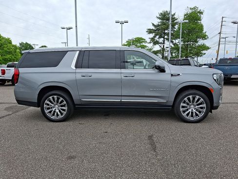 Used 2023 GMC Yukon XL Denali w/ Denali Reserve Package AWD/4WD image 12