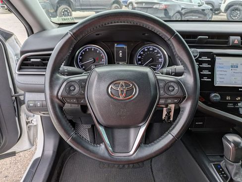 Used 2020 Toyota Camry SE image 18