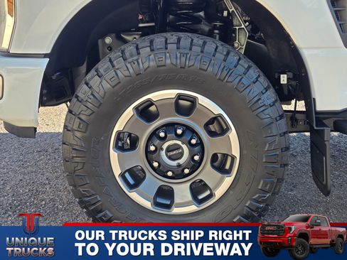 Used 2024 Ford F350 Platinum w/ Tremor Off-Road Package image 11
