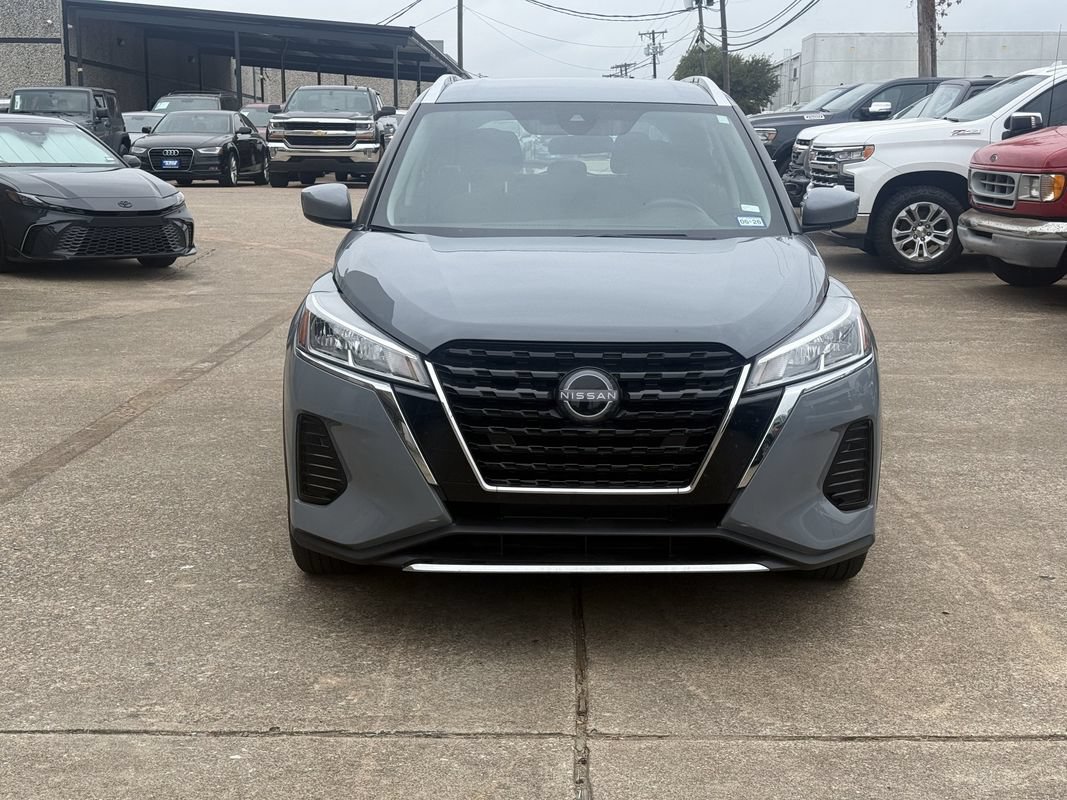 Used 2024 Nissan Kicks SV FWD image 2