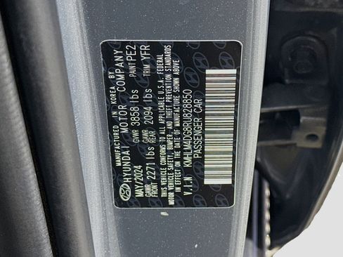 Used 2024 Hyundai Elantra SEL FWD image 40