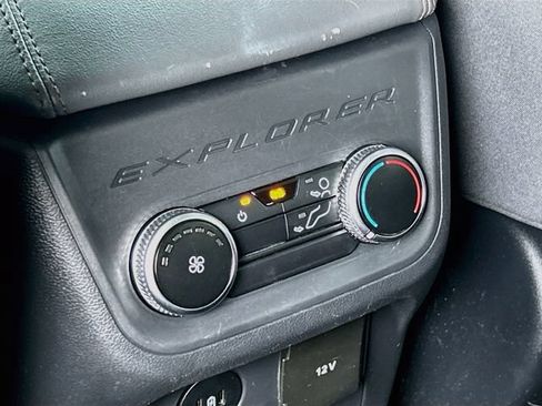 Used 2025 Ford Explorer Active RWD image 21